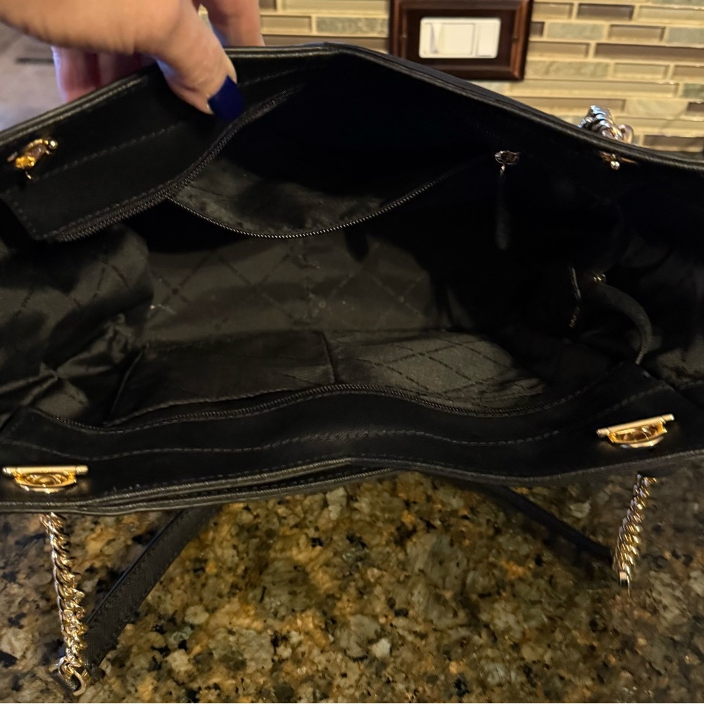 Michael Kors Black Shoulder Bag with Gold Chain - Picture 5 of 5